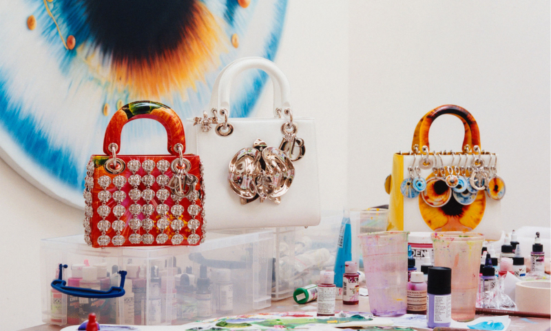 W projekcie Dior Lady Art artyści reinterpretują kultową torebkę 