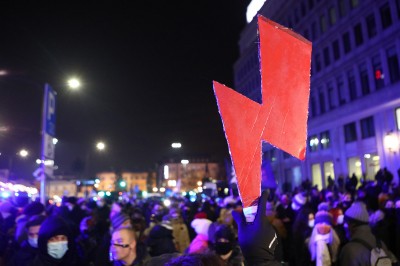 Strajk Kobiet: Wieczorny protest w centrum Warszawy 