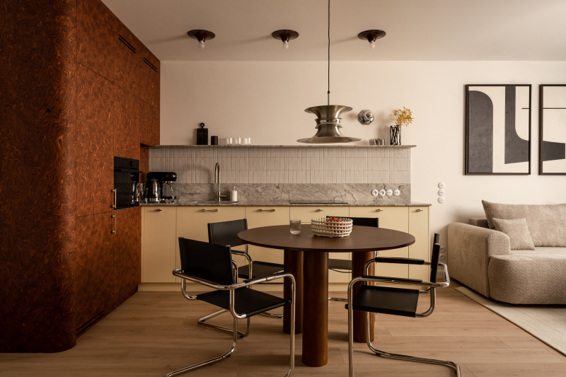 Mieszkanie w Gdyni kryje odniesienia do modernistycznej architektury miasta