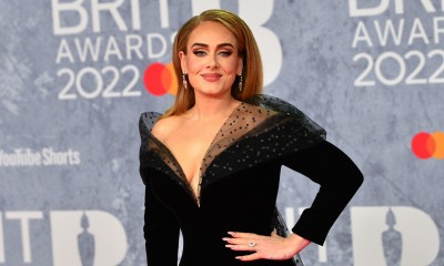 Adele w czerni na ślubie przyjaciół