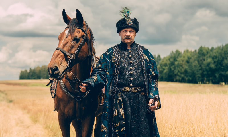 Adamczewscy szykują się na wizytę króla. Netflix prezentuje zwiastun drugiego sezonu „1670”