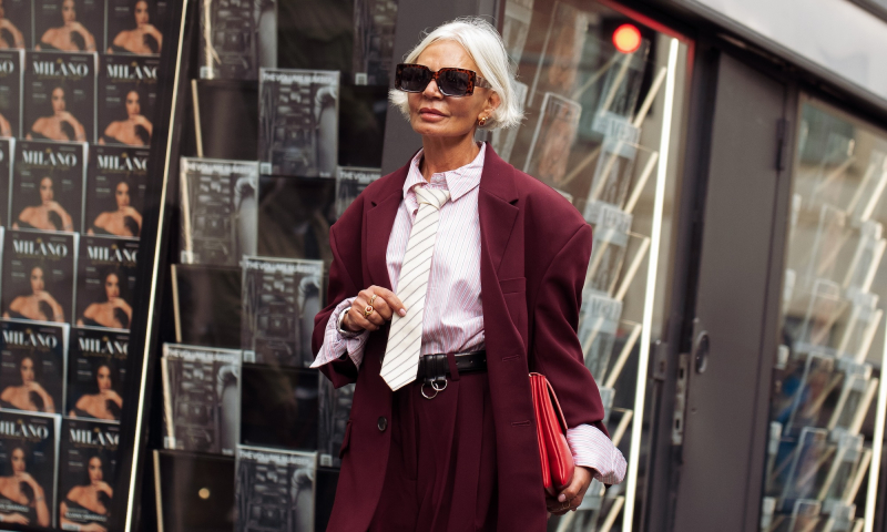 Burgundowy komplet w stylu Reese Witherspoon to wyrafinowana alternatywa dla czerni
