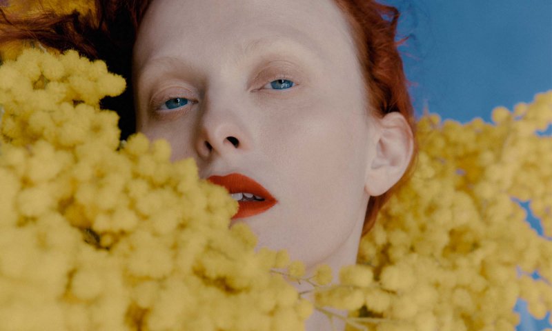„Vogue Polska Beauty”: Karen Elson, minimalizm vs maksymalizm, najciekawsze SPA 