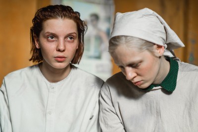 „Wysoka dziewczyna”: Rany posypane solą 