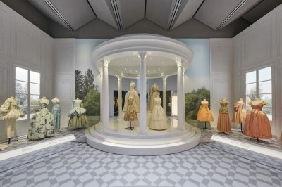 Wystawa „Dior: Designer of Dreams” zawitała do Londynu