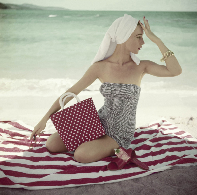 Z archiwum „Vogue'a”: najpiękniejsze plażowe zdjęcia sprzed lat