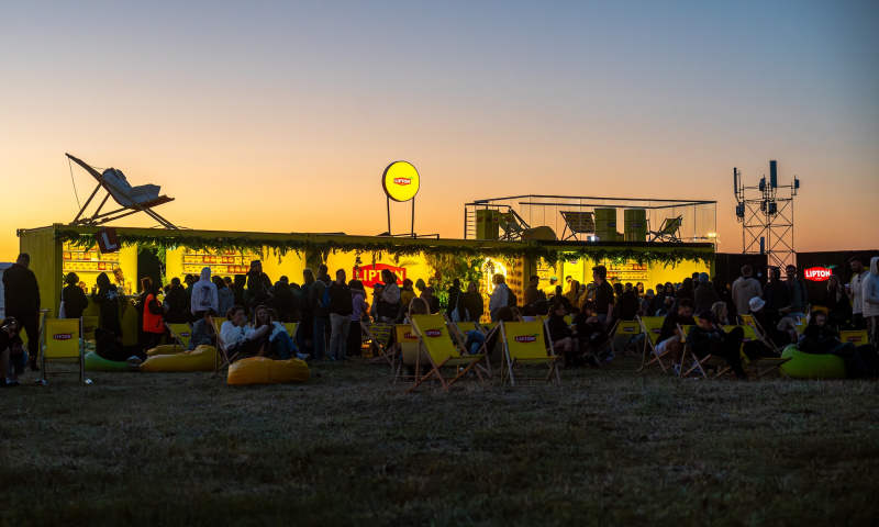 Festiwalowy rytuał, który pomaga poczuć się „tu i teraz”