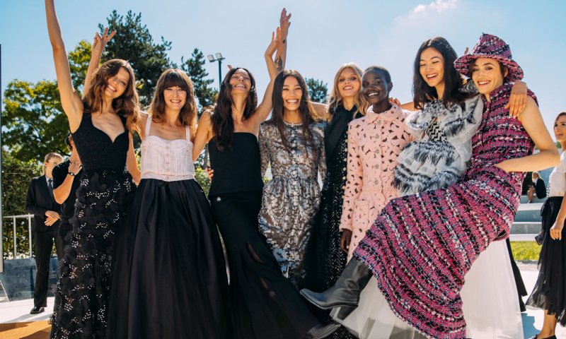 Za kulisami pokazu Chanel haute couture 