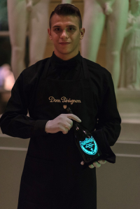 Dom Pérignon cenią nie tylko miłośnicy szampana, ale też designu. Butelki Luminous Label są rzadkością i pięknie prezentują się w nocy, Fot. Mateusz Pawelski