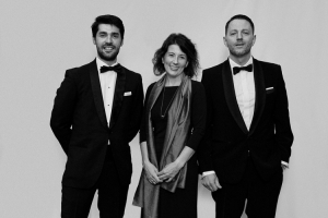 Od lewej: Julien Barboratin- Larrieu, Prezes H.E.S.A, głównego inwestora w Hotelu Europejskim, Maria Bielina-Brzozowska z  H.E.S.A oraz Benat Alonso – szef kuchni w Raffles Hotel Europejski, Fot. Sonia Szóstak