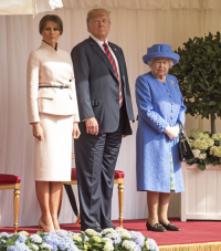 Melania Trump w komplecie Diora, (Fot. Richard Pohle, Getty Images)