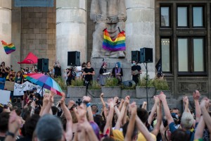 Protest  Nigdy nie będziesz szła sama! w Warszawie na placu Defilad, (Fot. Attila Husejnow/SOPA Images/LightRocket via Getty Images)