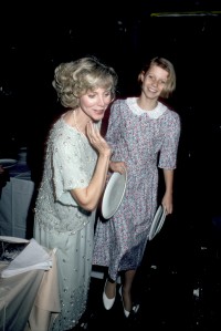 Z matką Blythe Danner w 1985 roku, (Fot. Ron Galella/Ron Gallella Collection via Getty Images)