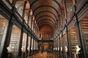Biblioteka Trinity College, Dublin, Irlandia, Fot. Getty Images
