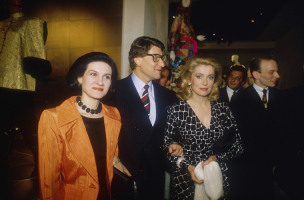 Paloma Picasso, Yves Saint Laurent i Catherine Deneuve, Fot. Getty Images