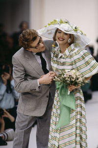 Yves Saint Laurent i Loulou de la Falaise podczas pokazu kolekcji wiosna-lato 1992 roku, Fot. Getty Images