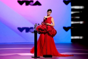 Sofia Carson, (Fot. Kevin Winter/MTV VMAs 2020/Getty Images for MTV)
