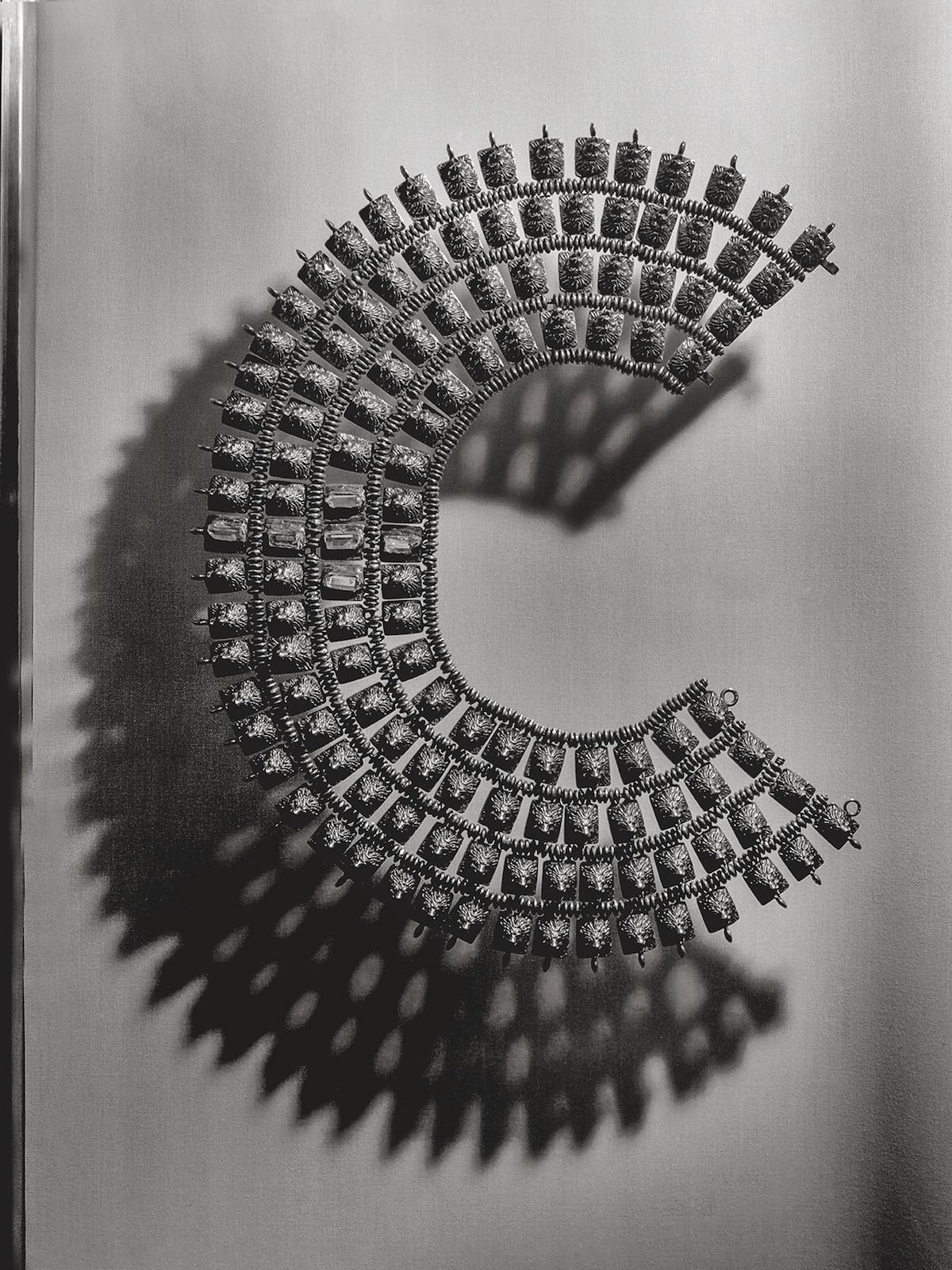 Necklace, CHANEL design, made by Goossens, between 1965 and 1971 Gilded silver, rock crystal Paris, Patrimoine de CHANEL © Julien T. Hamon