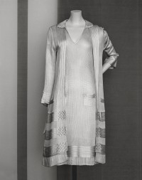 Dress and coat ensemble Between 1922 and 1928 Ivory silk jersey Paris, Patrimoine de CHANEL © Julien T. Hamon