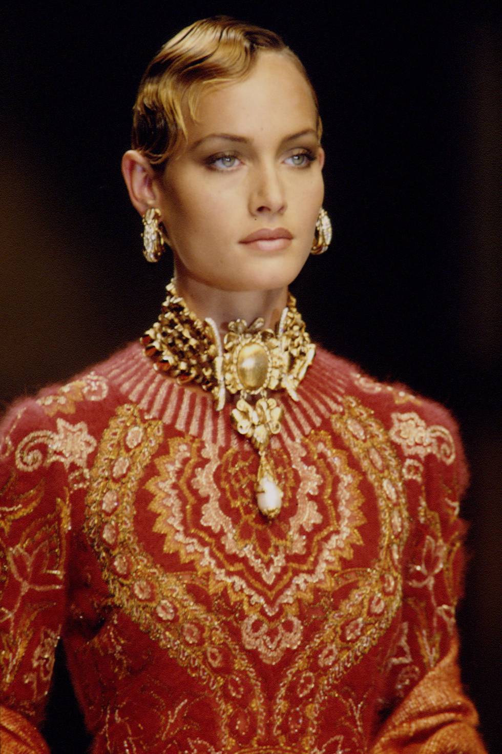 Amber Valetta na pokazie Dior Haute Couture jesień-zima 1993, Fot. Getty Images