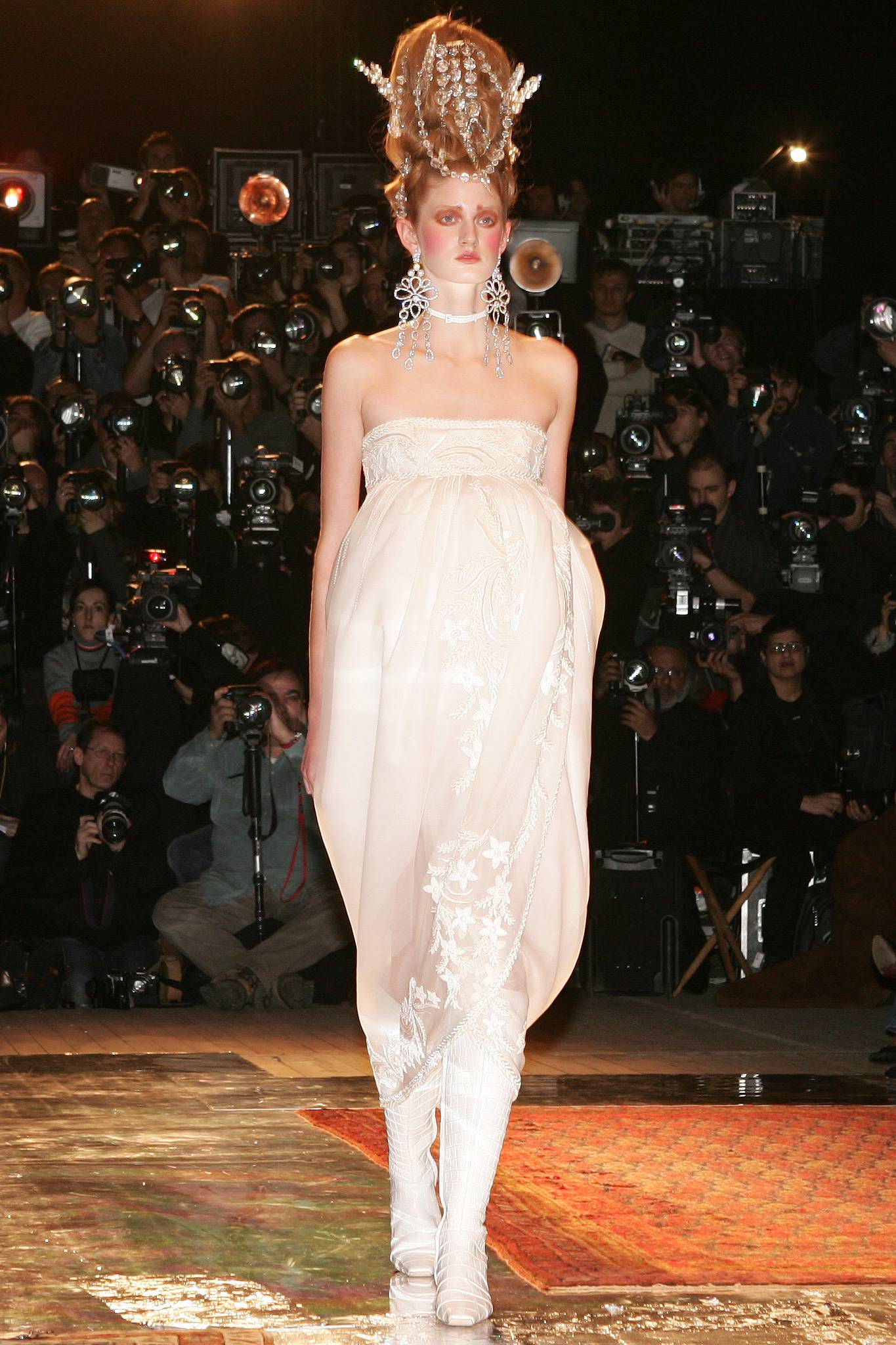 Dior Haute Couture wiosna-lato 2005, Fot. Getty Images