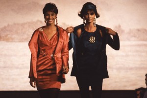 Christy Turlington i Linda Evangelista na pokazie Chanel Couture jesień-zima 1990-91, Fot. Getty Images