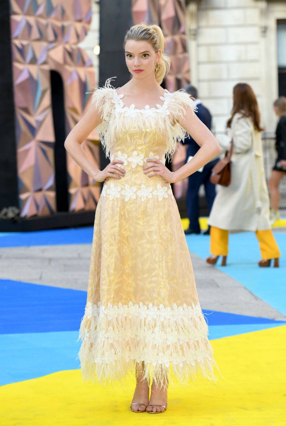 Elegancka sukienka z 39. gali Critics' Circle Awards, (Photo by David M. Benett/Dave Benett/Getty Images)