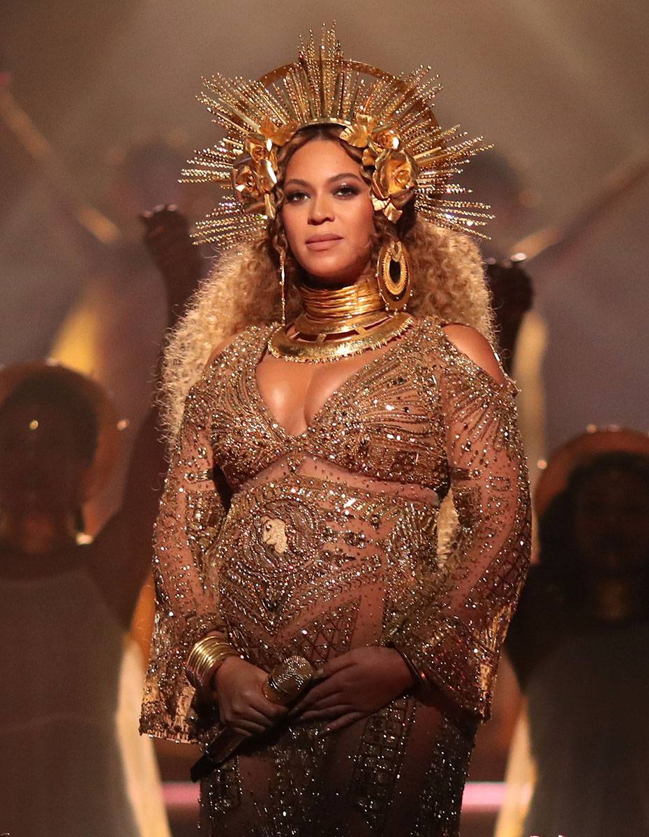Beyoncé podczas rozdania nagród Grammy, 2017 rok