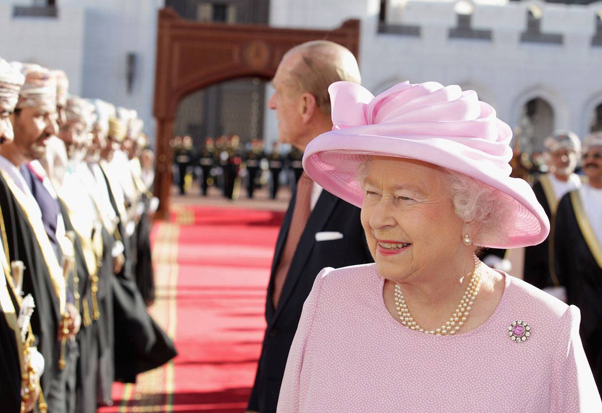 Broszka królewska z różowym szafirem i diamentami, czerwiec 2015 roku