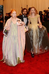 2013: Lily Cole, Andreas Kronthaler i Vivienne Westwood, Fot. Getty Images