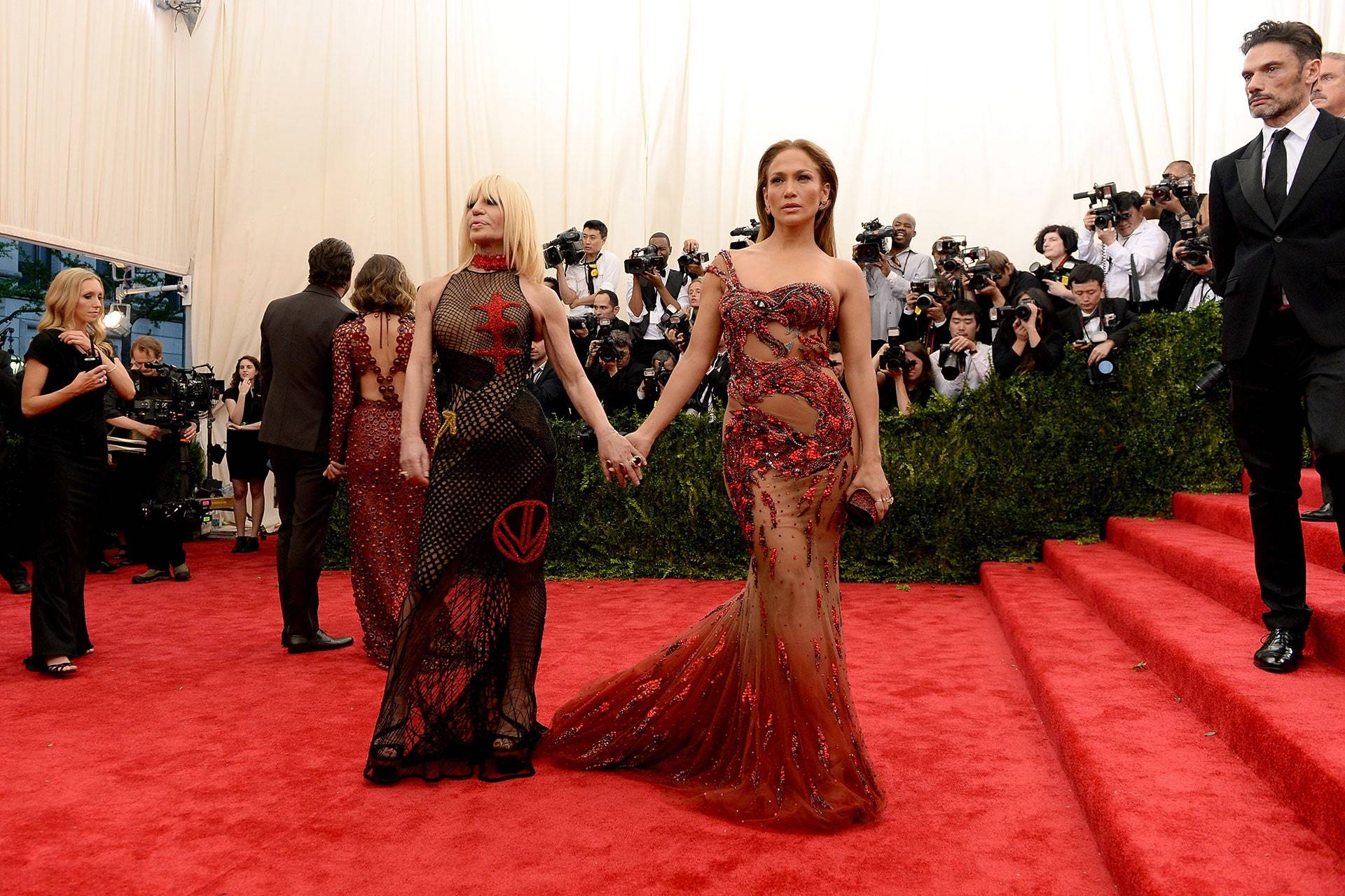 2015: Donatella Versace i Jennifer Lopez