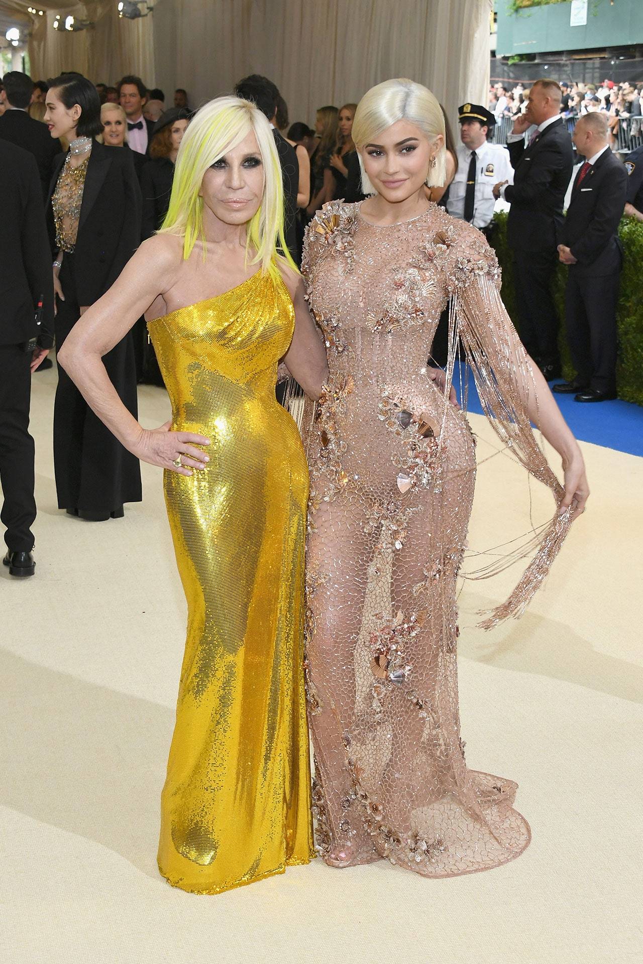 2017: Donatella Versace i Kylie Jenner