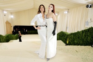 Lily Aldridge i Gigi Hadid, Fot. Getty Images