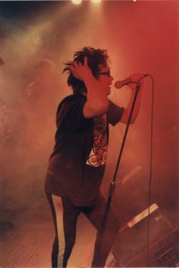 Muniek Staszczyk podczas koncertu zespołu T.Love, 1994 - 1995, Fot. Andrzej Georgiew, © M. B. F. Georgiew / FAF