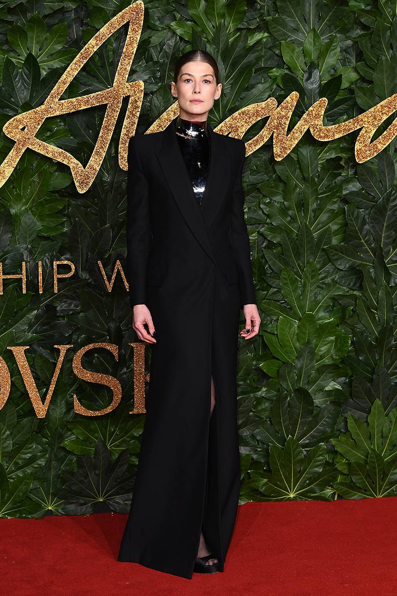 Rosamund Pike w kreacji Givenchy Haute Couture