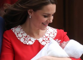 Księżna Cambridge opuszcza szpital z nowo narodzonym synem księciem Louisem, Fot. Getty Images