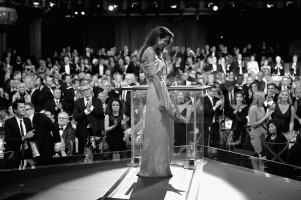 Amal Clooney przemawia na scenie podczas American Film Institute's Life Achievement Award Gala Tribute to George Clooney, Fot. Getty Images