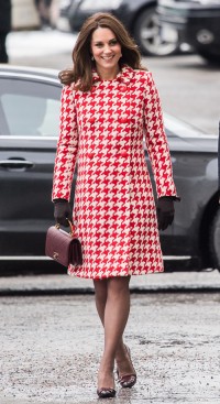 Księżna Kate w płaszczu Catherine Walker, Fot. Getty Images