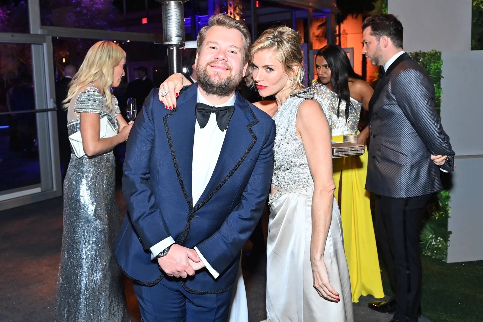 James Corden i Sienna Miller