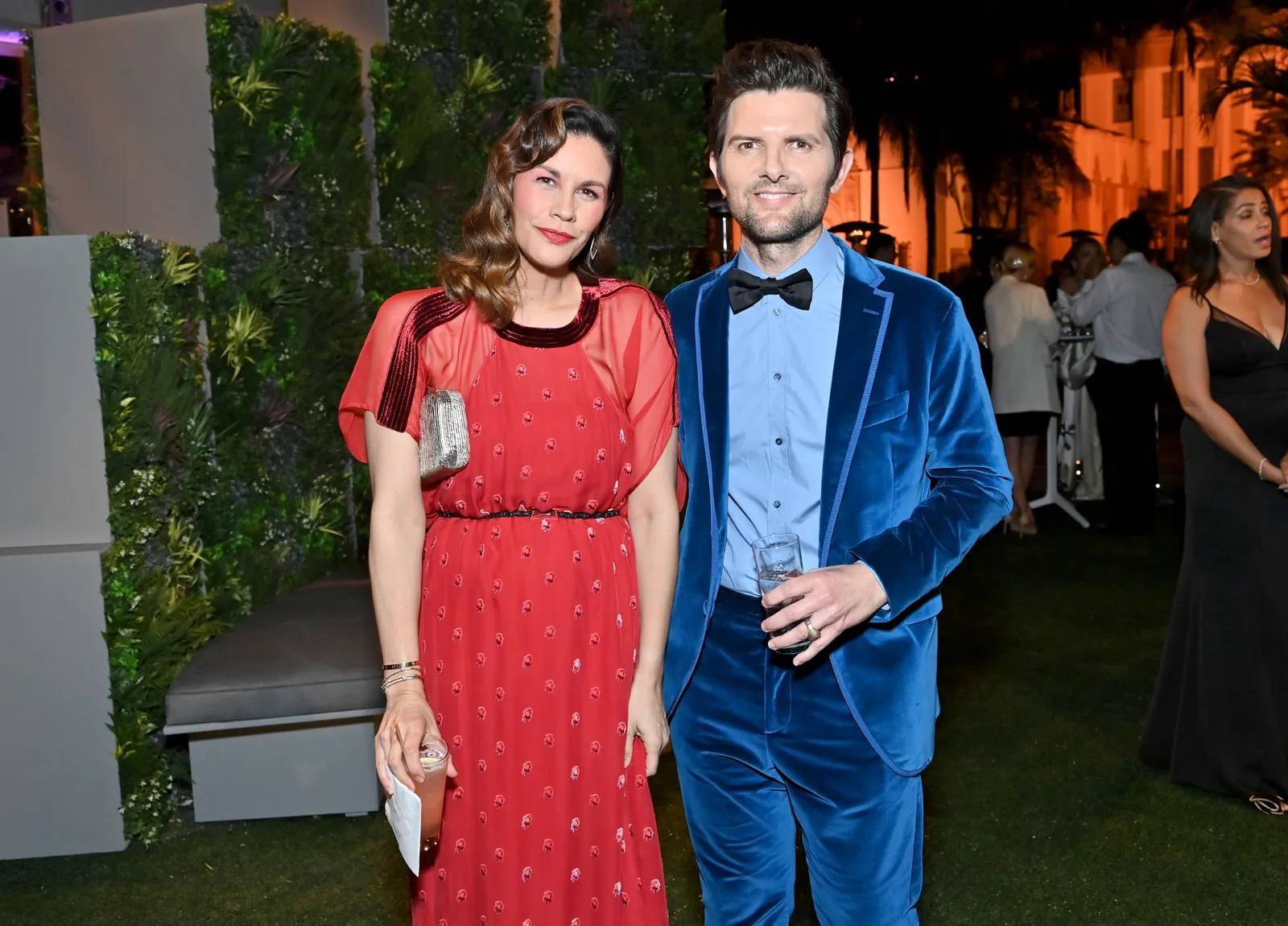 Naomi Sablan i Adam Scott