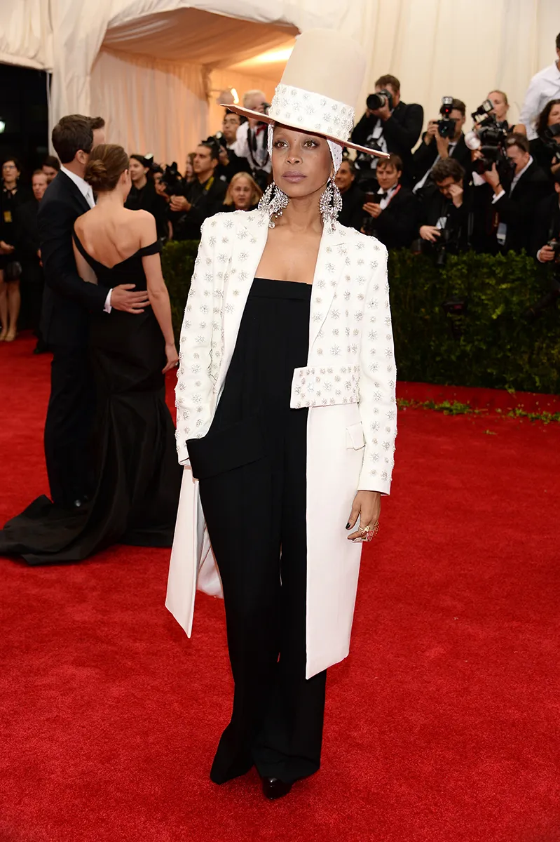 Erykah Badu w Givenchy Haute Couture