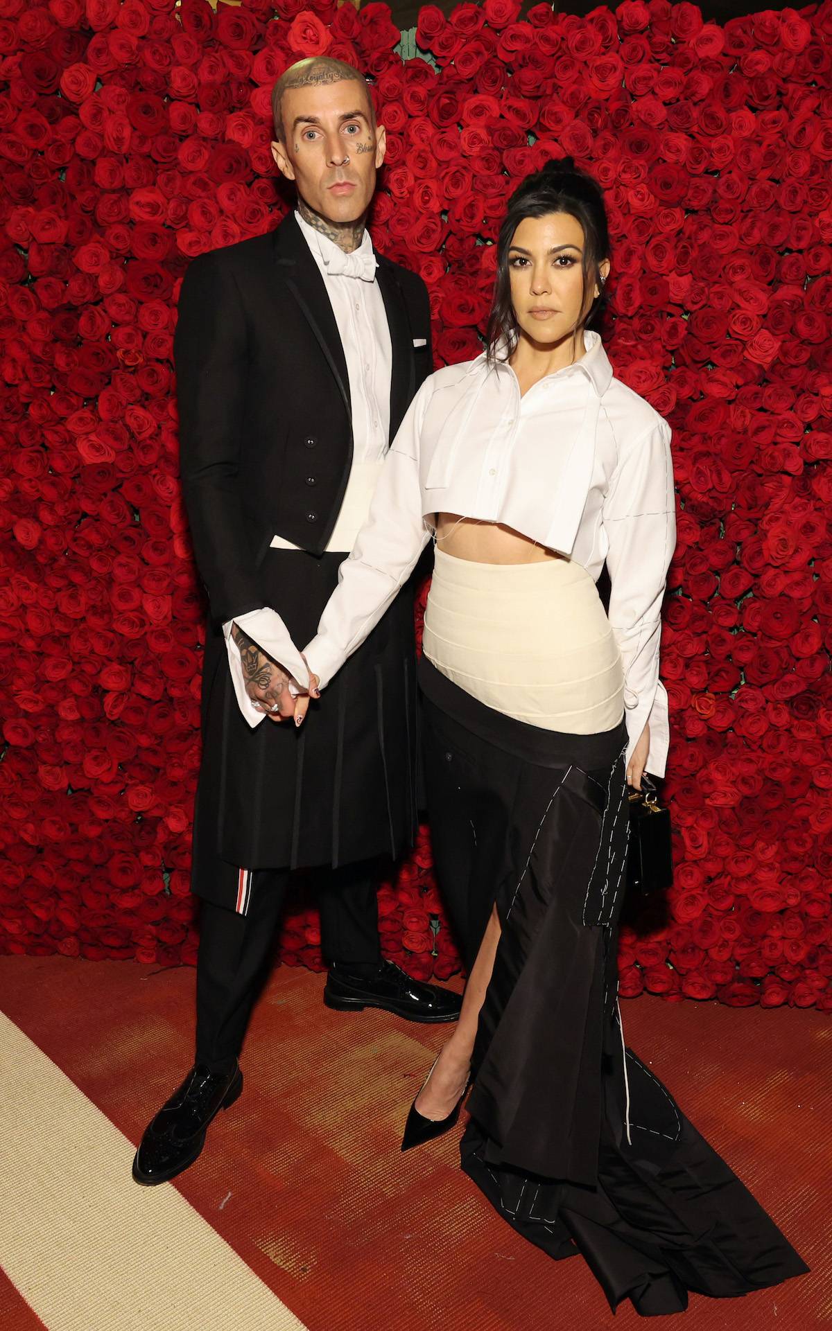 Kourtney Kardashian i Travis Baker w Thom Browne, 2022 rok