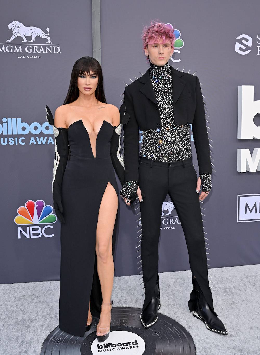 Megan Fox w sukni Davida Komy i Machine Gun Kelly w Dolce & Gabbana