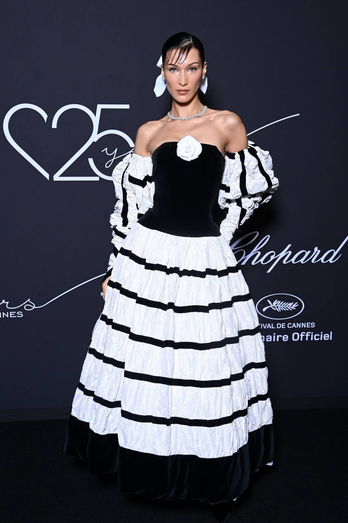 Bella Hadid w sukni vintage Chanel