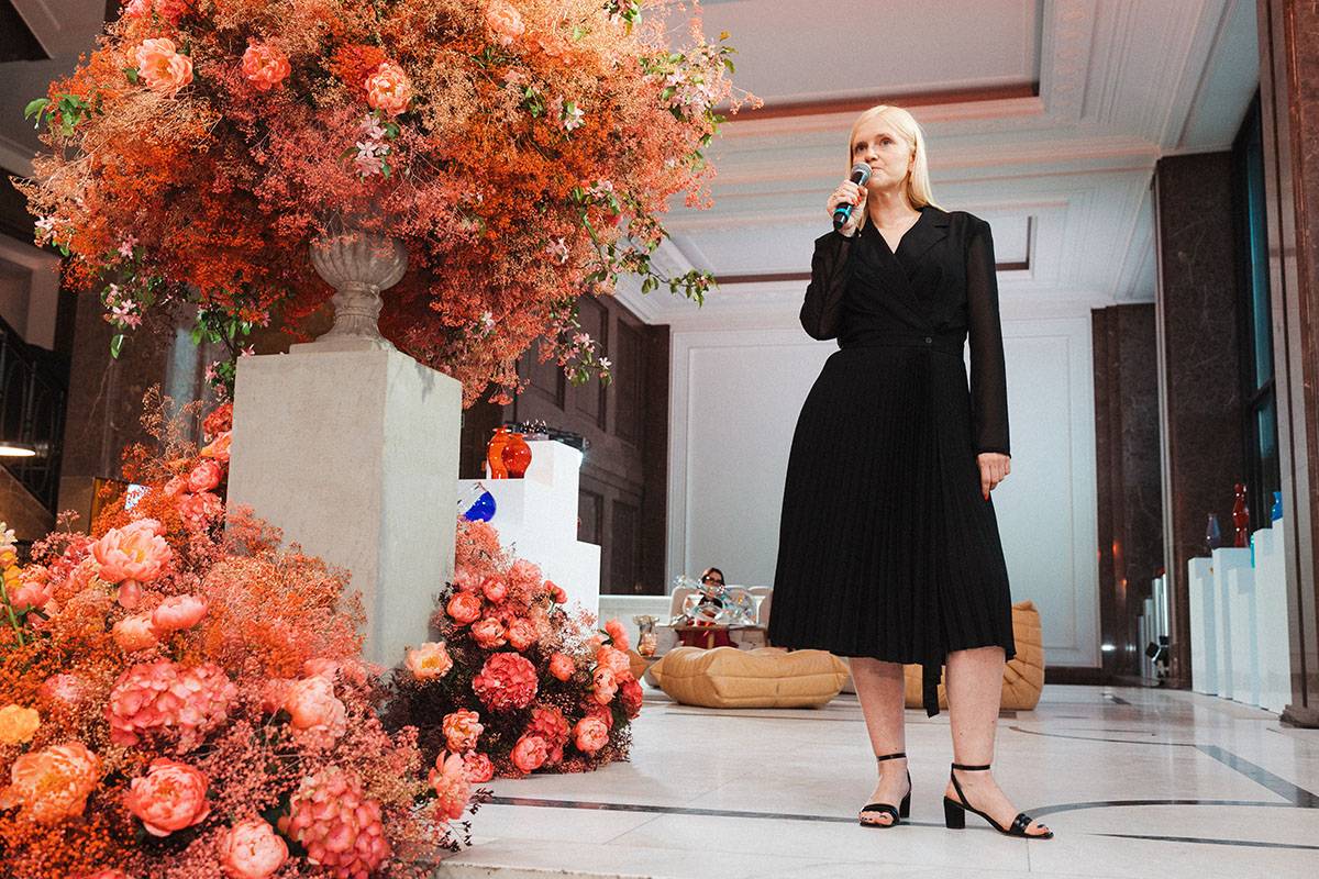 Gości przywitała Hanna Rydlewska, „Vogue Polska, która opowiedziała o pierwszym wydaniu polskiego Vogue Living