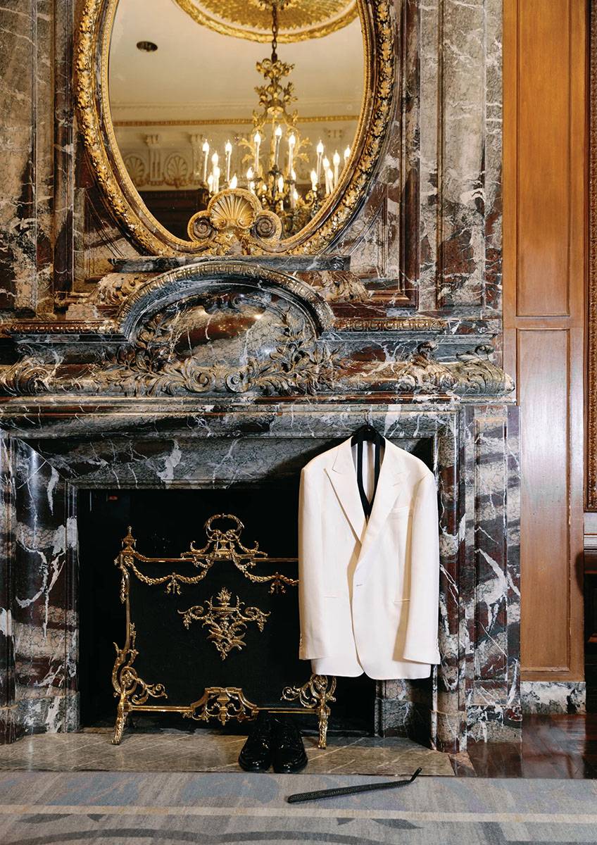 Marka Ralph Lauren ubrała również Kevina. Marynarka w kolorze kości słoniowej była oldskulowa, klasyczna i niesamowicie wyglądała na zdjęciach.