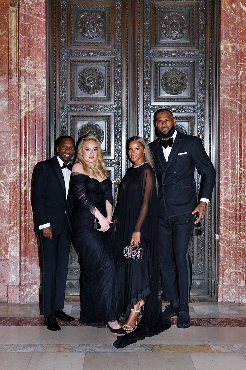 Rich Paul, Adele, Savannah i Lebron James gotowi, by świętować.