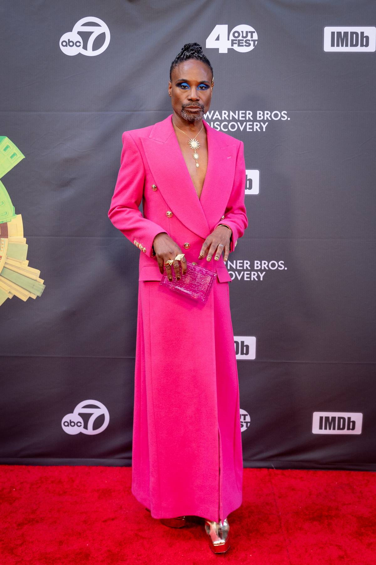Billy Porter na otwarciu Outfest Los Angeles LGBTQ+ Film Festival w różowym kostiumie