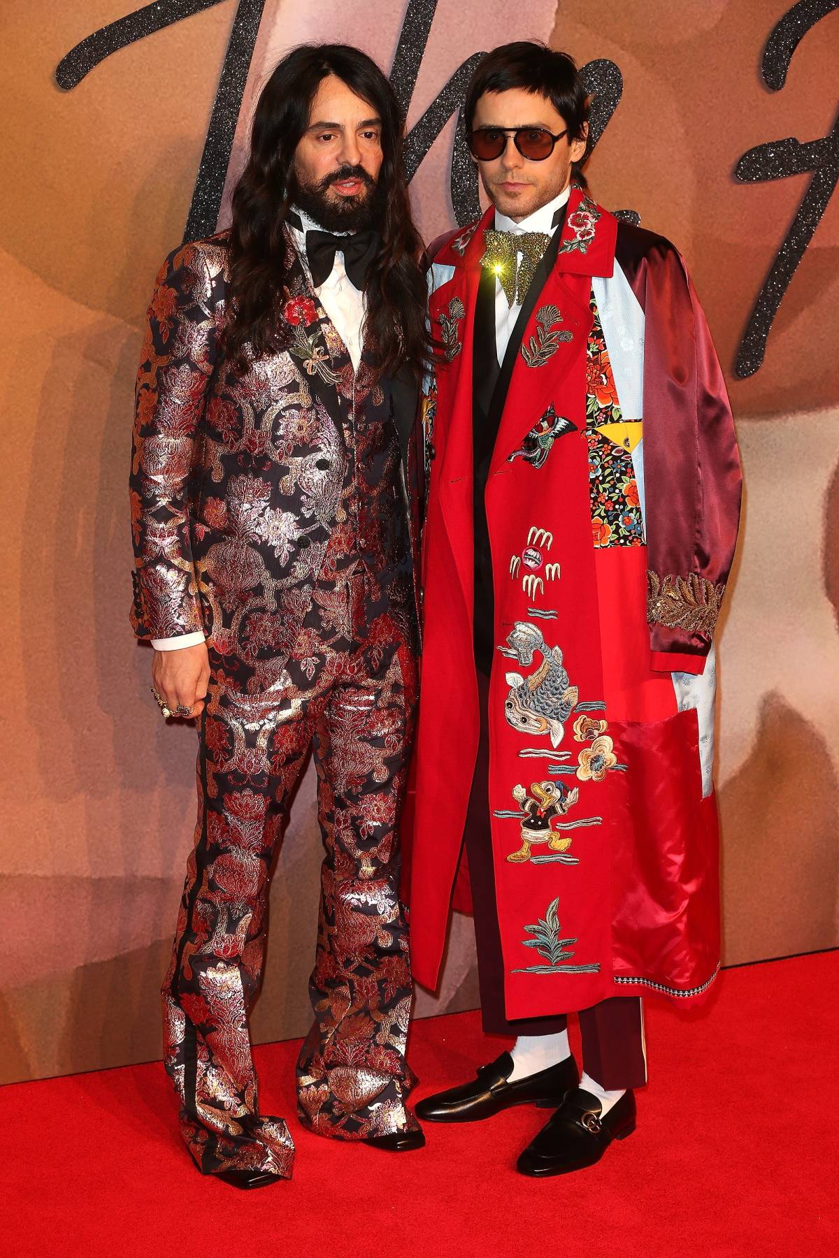 -	Alessandro Michele w 2016 podczas The Fashion Awards, ponownie w połyskującej stylizacji