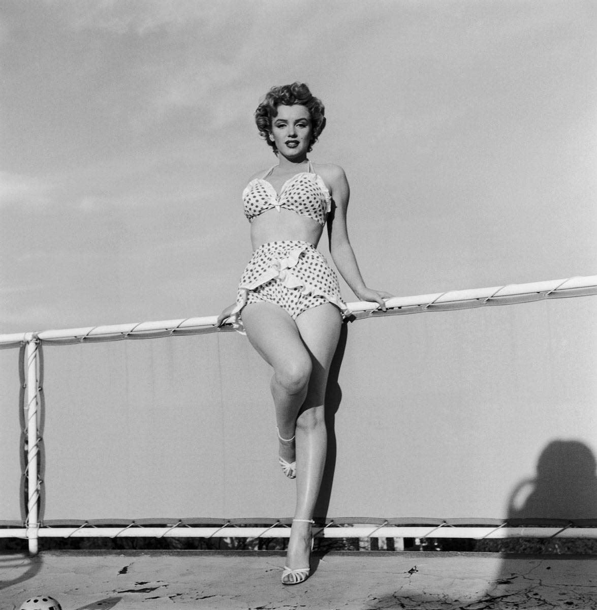 Marilyn Monroe na plaży w 1951 roku.